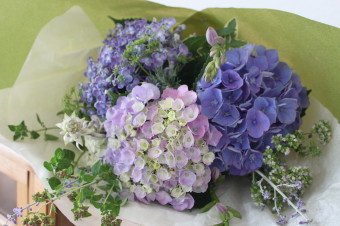6月 Flower Room 紫陽花とスモークツリーの花束作り La Renoncule