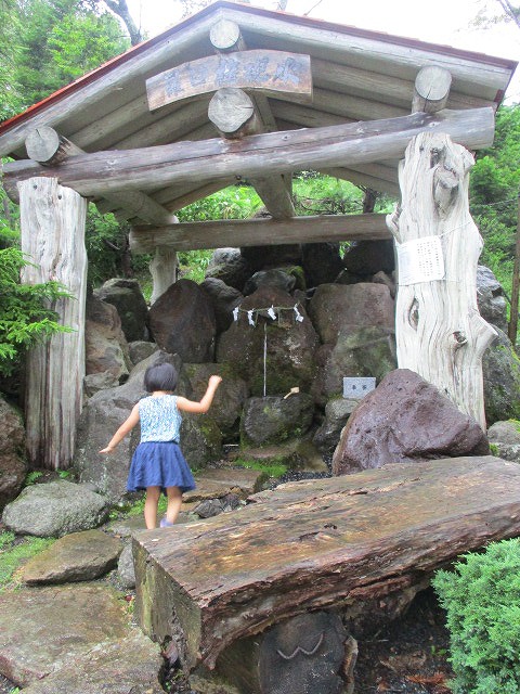 f0202703_23564288.jpg
