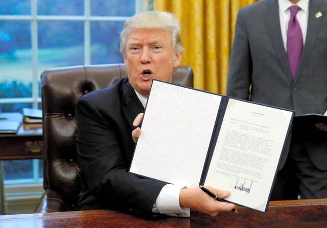 環太平洋経済連携協定（ＴＰＰ）から離脱する大統領令に署名し