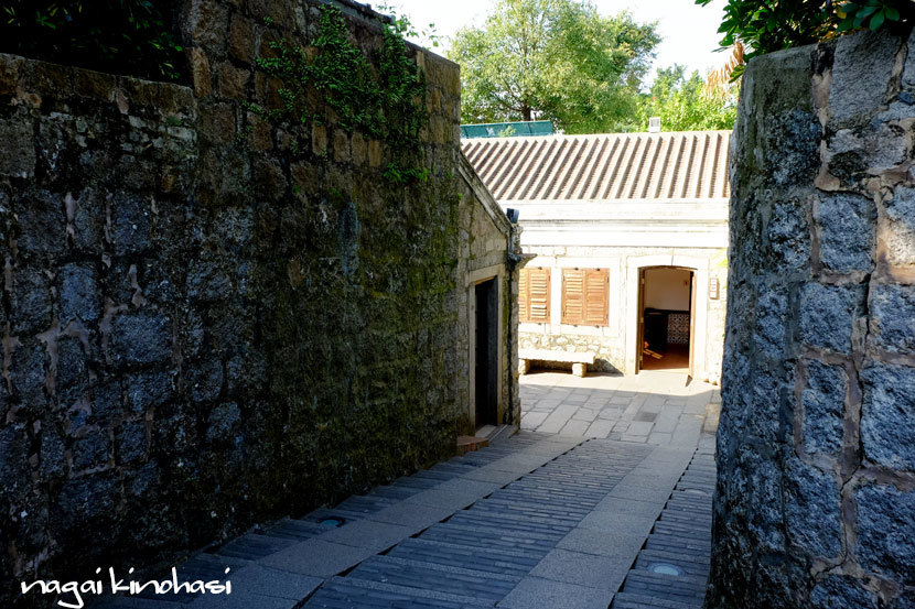 e0243382_10203900.jpg