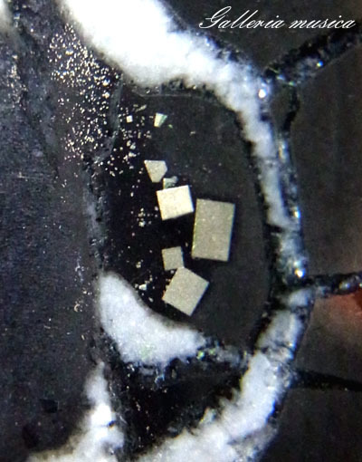f0351853_04183680.jpg