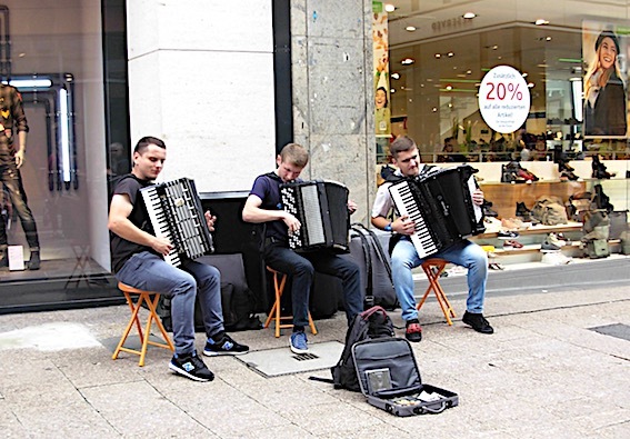 e0365654_04174018.jpg