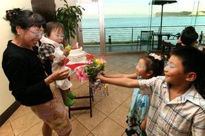 2009年１月グアム旅行記～母の還暦サプライズ個室レストランでパーティー編～ - ハワイ大好きBlog東京池袋ハワイアン床屋（理容室）