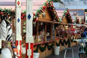 梅田スカイビルドイツクリスマスマーケット　トゥギャザーのSDGｓ木製ピンバッジ - リズムのある暮らし