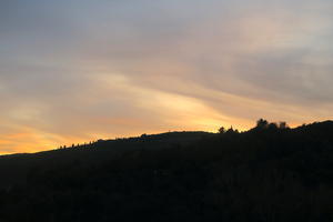 夕焼けの丘の向こうに - イタリア写真草子