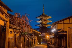 2020京都桜～八坂の塔 - 鏡花水月