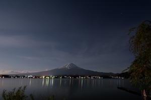月下の富士山 - ファインダー越しの風景