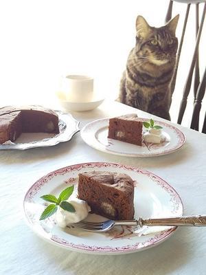 猫とおやつ♪ 栗のガトーショコラ　 - キッチンで猫と・・・