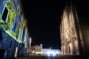 荘厳な光きれいオルヴィエート広場と大聖堂 - イタリア写真草子