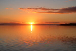 夕焼けにきれいトラジメーノ湖今年初めて - イタリア写真草子