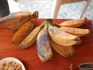 木で熟したバナナは甘い、チップも最高 - suchitooの独り言
