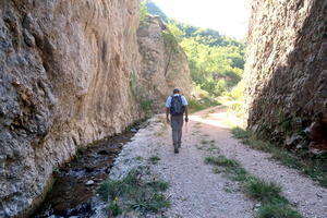 岩壁が美しい渓谷けれど一人はこわい - イタリア写真草子