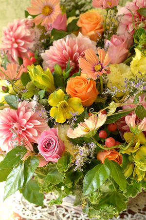 お誕生日に贈るバラ レモンフォセット を使った春の花束 花色 あなたの好きなお花屋さんになりたい お誕生日に贈るバラ レモンフォセット を使った春の花束 花色 あなたの好きなお花屋さんになりたい