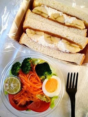 バナナ・マロン・リコッタチーズのサンドイッチ弁当と「東京ライフ」15周年 - 東京ライフ