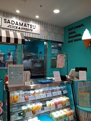 池袋SADAMATSU JUICE &amp; SWEETSの定松ミルクソフト - 東京ライフ