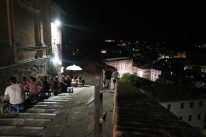 ペルージャの夜景・おしゃべり楽しみイラン料理 - イタリア写真草子