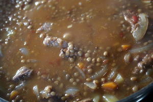 レンズ豆スープとサルシッチャと甘いデザート - イタリア写真草子