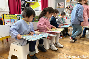 フランスの幼稚園、図書室の日 - パリときどきバブー　　from Paris France