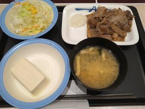 2/2夜勤前飯 カルビ焼肉定食ロカボ豆腐チェンジ￥730 - 無駄遣いな日々