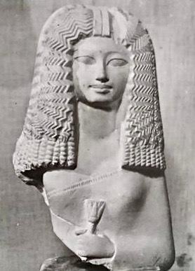statuette thébaine par Robert Ludwig Mond près de la tombe de Menna (TT 69) - PHOTO AND GREEK