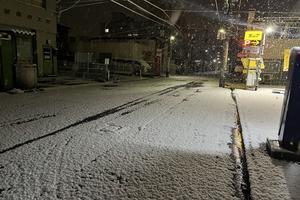 今朝の盛岡は、雪。　道路も積雪しています。 - 岩井沢工務所の現場日記
