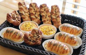 ◆３月はチョコシートの折込みパンと定番ちくわパン - 天然酵母パン ふらっと
