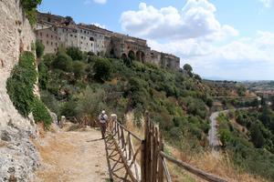３千年の歴史誇るアメーリアの町の城壁めぐり - イタリア写真草子