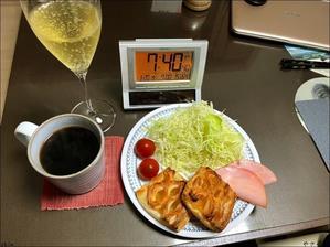 240320お昼は庶民で一人飲み、晩は厚揚げと茄子の甘酢炒めで晩酌 - 