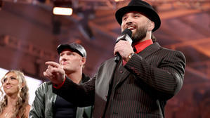 ザ・ファミリーがメインロスターに昇格か - WWE LIVE HEADLINES