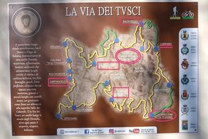 エトルリア人の道 Via dei Tusci を歩くための訪問と宿探し - 