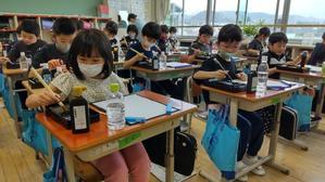４月１９日　初めての毛筆の学習 - 笑顔輝く 六郷小学校ブログ