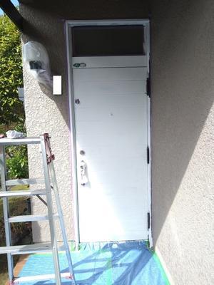 小工事　～　浴室タイル、戸袋、玄関ドアをまとめて補修　。 - 
