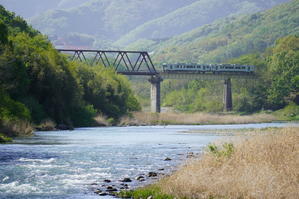 新緑の荒川橋梁と八高線キハ110系ー2024年4月ー - 