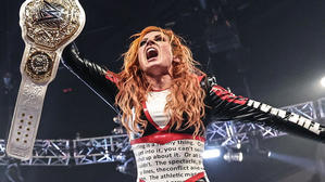 ベッキー・リンチが新WWE女子世界王者になる - WWE LIVE HEADLINES