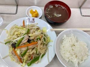 肉野菜炒めと半ライス@ 鶴廣 - よく飲むオバチャン☆本日のメニュー
