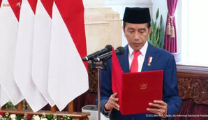 Beri Penghargaan Wali Kota Berprestasi ke Gibran dan Bobby, Urat Malu dan Adab Jokowi Sudah Hilang - 