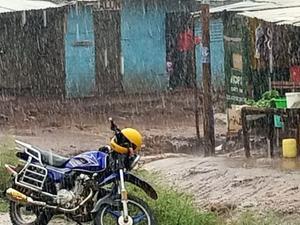 ケニアで大雨 - 