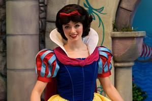 Disneyland Park's Snow White Gets Fired, Here's Everything You Missed - 