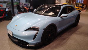 Porsche Studio Ginzaにて2022年式 Cayenne turbo GTと911 GT3 RSとミニカーをみる - 