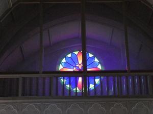 バラ窓やステンドグラスの光を通して♪　カトリック赤羽教会　in 赤羽 - ルソイの半バックパッカー旅