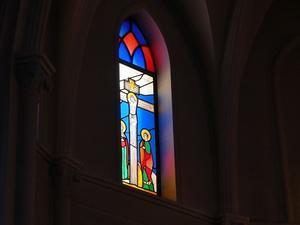バラ窓やステンドグラスの光を通して♪　カトリック赤羽教会　in 赤羽 - 