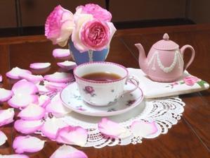  - Froral Linenのティーコゼー バラと紅茶とフランス刺繍のある暮らし