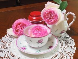 ローズティー？ - Froral Linenのティーコゼー バラと紅茶とフランス刺繍のある暮らし