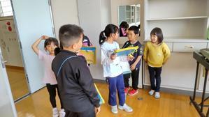 ５月１日　生活科の「学校探検」 - 笑顔輝く 六郷小学校ブログ