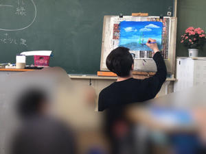 稲沢市の丸甲小学校6年生で絵画指導をおこないました。 - 