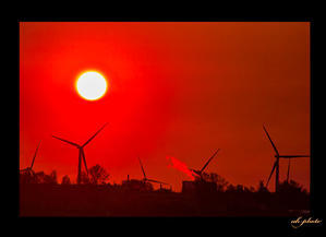 夕陽と風力発電 - 