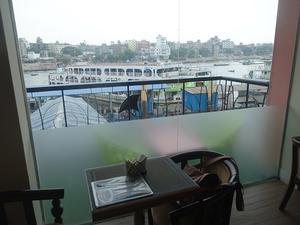 川岸の高級レストラン Riverine でBeef Boti Jhatka をランチに食べたら Jhatka 問題が発生した - 