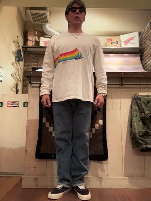 1980 " CRAZY SHIRTS -MADE IN U.S.A- " 100% cotton -RAINBOW motif- VINTAGE PRINT L/S Tee .. - CAL DEAN -vintage clothing-