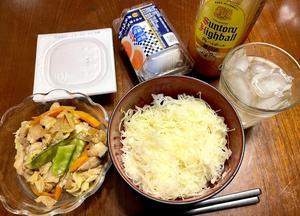 野菜とハイボール濃いめの夕ごはん。アイスまで食った。(´・ω・`) - よく飲むオバチャン☆本日のメニュー