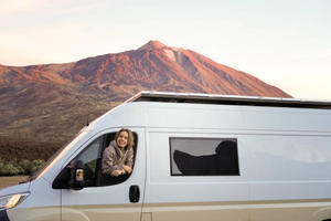  What are the benefits of embarking on a spontaneous road trip? - 